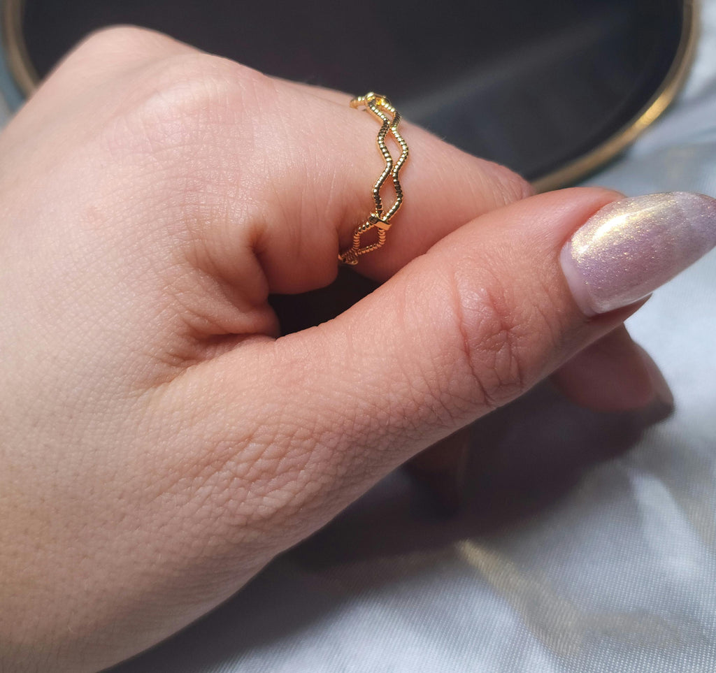 Anel Twist Dourado ou Prateado