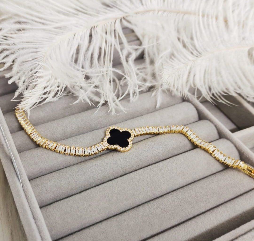 Pulseira Midnight Clover Dourada