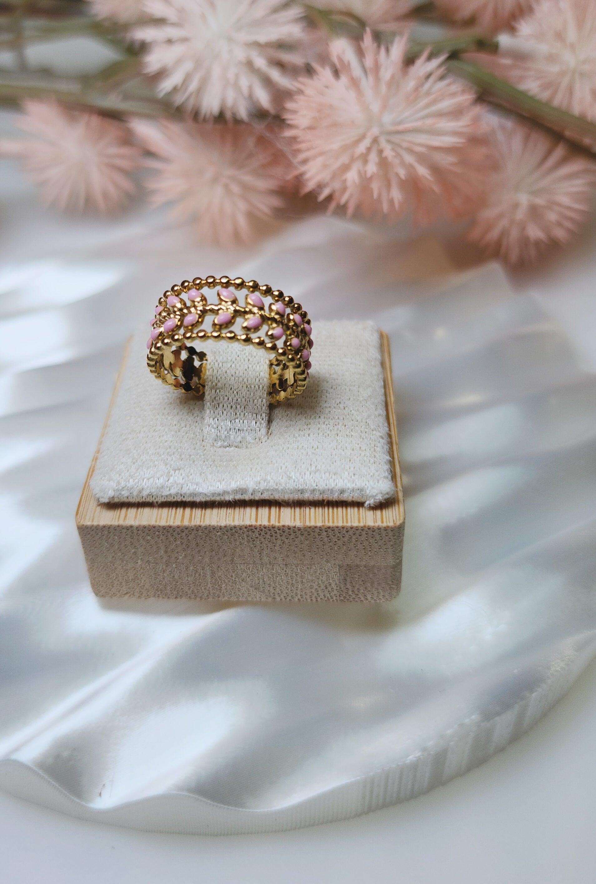 Anel Pink Beaded Leaf